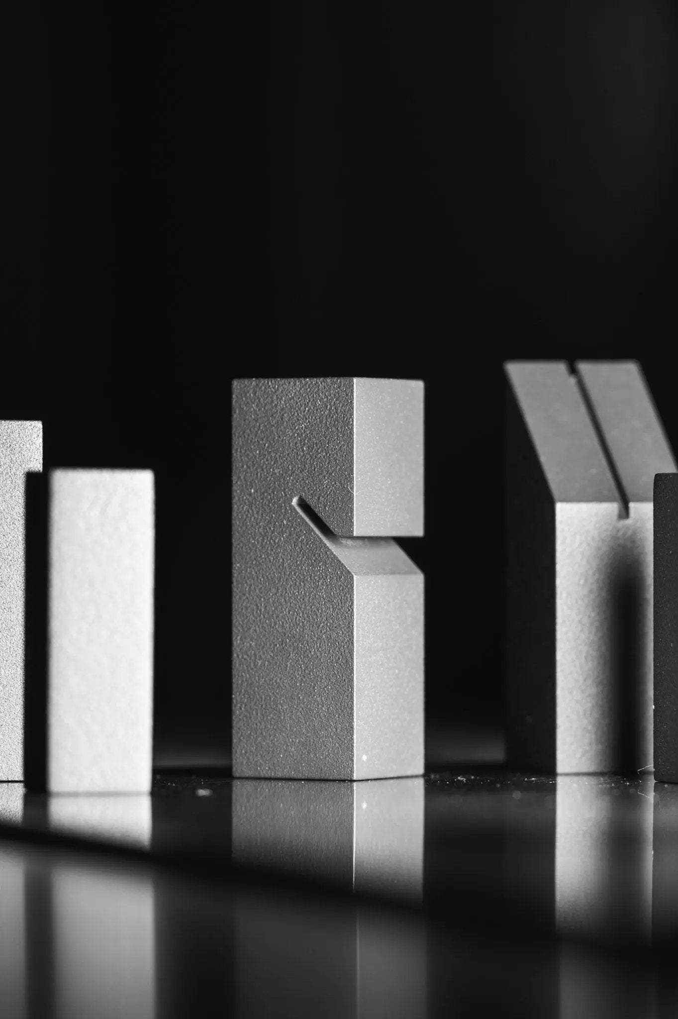 AXIOME (Édition limitée 1000) – jeu d’échecs design en aluminium brossé par Angle Parfait – Angle Parfait