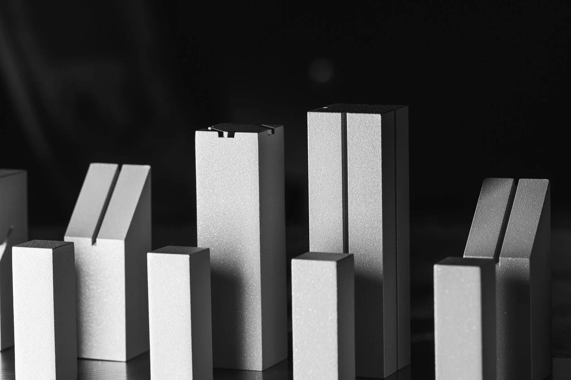 AXIOME (Édition limitée 1000) – jeu d’échecs design en aluminium brossé par Angle Parfait – Angle Parfait